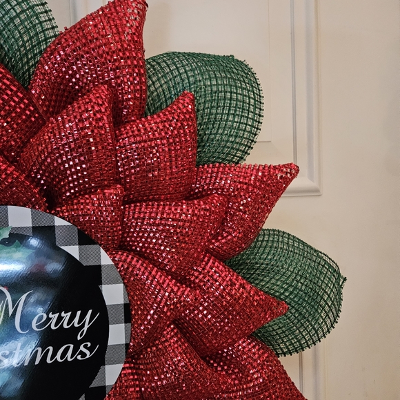 Poinsettia wreath - Picture 3 of 3